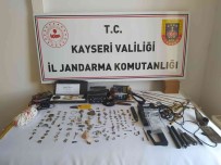 Trafik Kontrolünde Aranan Otomobilden Tarihi Eser Çikti