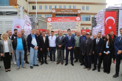 Tunceli'de Çiftçilere 521 Ton Bugday Ve Arpa Dagitildi