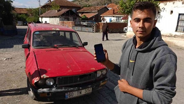 Harçlıklarını biriktirerek yaptı: 1983 model otomobile şaşırtan özellikler