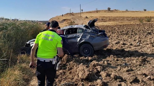 Adıyaman’da otomobil, şarampole devrildi: 1 ölü, 1 yaralı