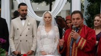 Binlerce Nikah Kiydi, Kizinin En Mutlu Gününde Gözyaslarina Hakim Olamadi