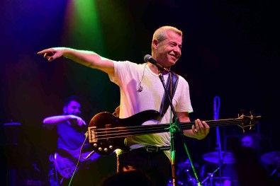 Levent Yüksel'den Bursa'da Nostaljik Konser