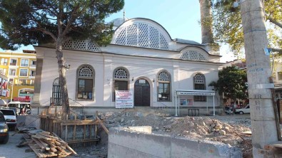 Tarihi Camide 50 Yil Sonra Üçüncü Kapi Açildi