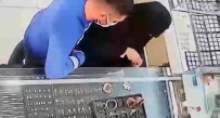 20 Dakika Kuyumcuyu Oyalayip, 50 Bin TL'lik Hasir Bilezigi Çaldilar