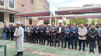 Hayatini Kaybeden Isçiler Için Eskisehir'de Hatim Okutulup Giyabi Cenaze Namazi Kilindi