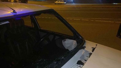 Otomobilin Çarptigi Üniversitesi Ögrencisi Agir Yaralandi