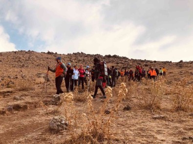 Agri Dagi Zirvesine Çikmak Isteyen Kadin Dagcilara Firtina Engel Oldu