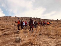 Agri Dagi Zirvesine Çikmak Isteyen Kadin Dagcilara Firtina Engel Oldu