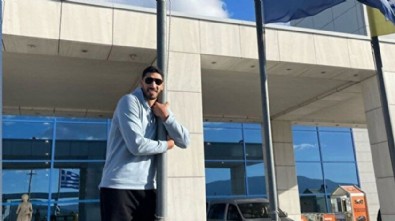 FETÖ'cü Enes Kanter, Yunan direğine sarıldı