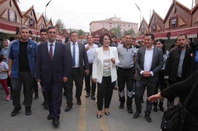 Yesilçam'in Usta Ismi Hülya Koçyigit Batman'da Sevenleri Ile Bulustu