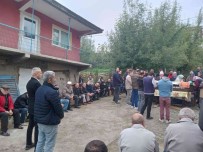 Av Tüfegi Ile Kendini Vuran Genç Defnedildi