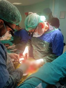 Gögsünden Biçaklanan Sahis Acil Müdahale Ile Hayata Tutundu