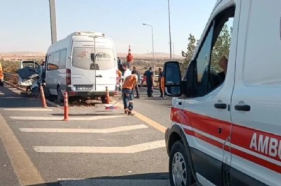 İşçi servisi bariyerlere saplandı: 1 ölü, 5 yaralı