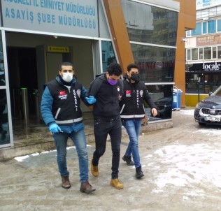 Misafirlige Gittigi Evde Öldürülen Genç Adamin Annesinden Soke Eden Iddia