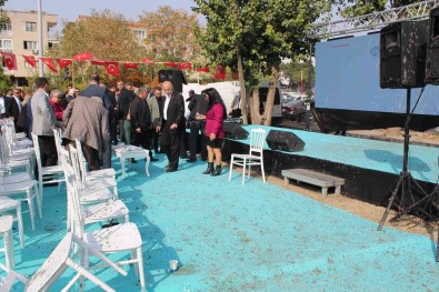 Törende Panik Anlari Açiklamasi Protokol Ve Davetlilerin Üzerine Harç Siçradi