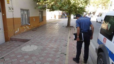 Husumetlisini Sirtindan Biçakladi