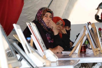 Kemoterapi Tedavisini Birakan Anne 4 Yildir Oglu Için Evlat Nöbetinde