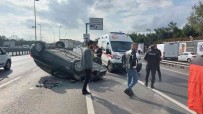 Avcilar E-5'Te Otomobil Takla Atti Açiklamasi 4 Kisi Yaralandi, Yol Trafige Kapandi