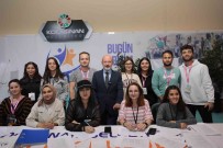 Baskan Çolakbayrakdar Kitap Fuari'nda Siir Okudu