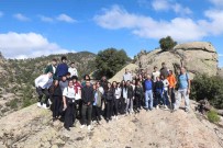 Ögrencilerden Tarihi Kirk Merdiven Yürüyüsü