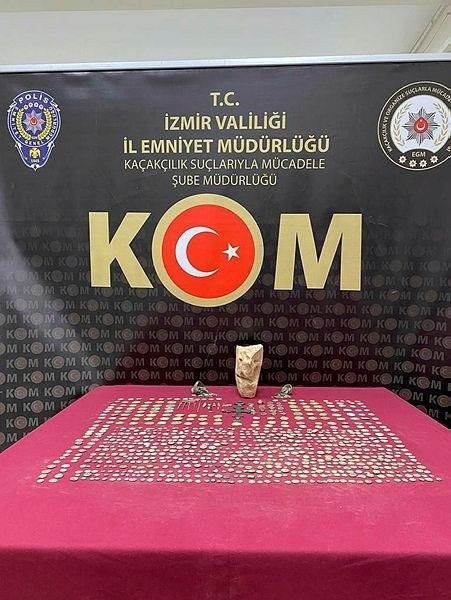 İzmir'de tarihi eser operasyonu: 1085 parça ele geçirildi