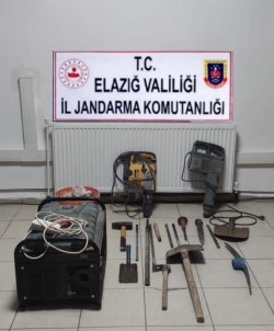 Elazig'da Kaçak Kazi Yapan 4 Süpheli Suçüstü Yakalandi