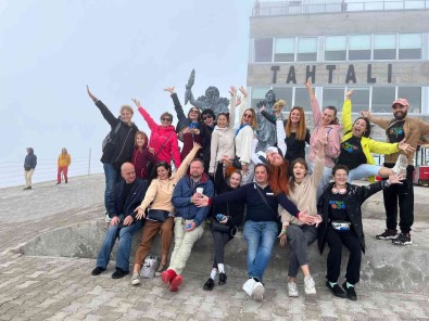 Kemer'de, Amatör Tiyatrocular Zirveye Çikti