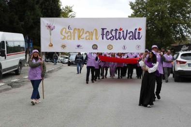 Safran Hasadi Festivali'nin 6'Ncisi Kortej Yürüyüsü Ile Basladi