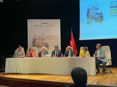 Salgin Hastaliklar Kongresi'nde Prof. Dr Ali Kurt Anildi