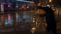 Siirt'te Ilginç Görüntü Açiklamasi Saganak Sonrasi Göle Dönen Caddeye Ag Atti