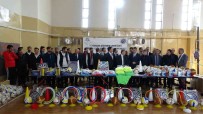 Yüksekova'daki Okullara 350 Bin TL Degerinde Spor Malzemesi Destegi Haberi