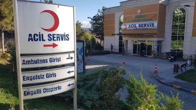 Yurtta Kalan 35 Ögrenci Gida Zehirlenmesi Süphesiyle Hastaneye Kaldirildi