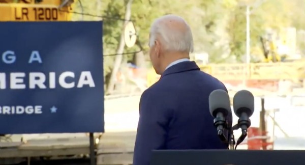 Joe Biden, önce boşlukla konuştu sonra yönünü şaşırdı