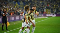 Başakşehir'i deviren Fenerbahçe liderliğe yükseldi!
