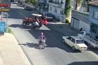 Izmir'de Traktör Ile Motosikletin Karistigi Kaza Kamerada