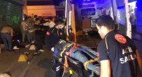 Kadiköy'de Hizini Alamayan Otomobil Takla Atti Açiklamasi 2 Yarali