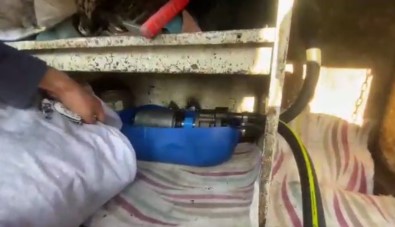 Kurduklari Düzenekle Araçlardan Mazot Çalan 2 Süpheli Tutuklandi