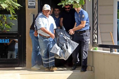 Ögrencisi Evinde Ölü Bulunan Sahsin Ögretmenlikle Ilisigi Kesildi