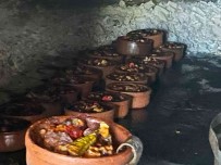 100 Yillik Kaselerde 500 Yil Öncesinin Tarifiyle Güveç Yapiyorlar