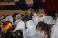 Cumhurbaskani Erdogan, Silvan'da Turgut Özal'in Ziyaret Ettigi Aile Ile Bir Araya Geldi