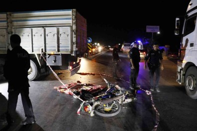 Adana'da Motosiklet Ile Kamyon Çarpisti Açiklamasi 1 Ölü, 1 Yarali