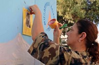 Balkondan Düsüp Kaybolan 'Püskül' Için Sokak Sokak Dolasip Afis Asiyor