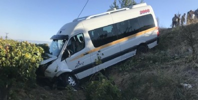 Manisa'da feci kaza! Servis minibüsü şarampole düştü: 5'i öğrenci 6 yaralı