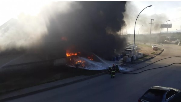 Kocaeli’de akaryakıt depolama alanında yangın