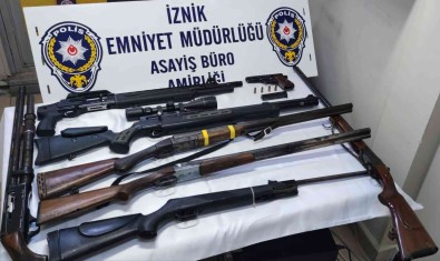 Bursa'da Çok Sayida Ruhsatsiz Silah Ele Geçirildi