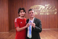 Esenyurtlu Ugurcan Özer, Dünya Kupasi'na Giden Ilk Madalyayi Kazandi