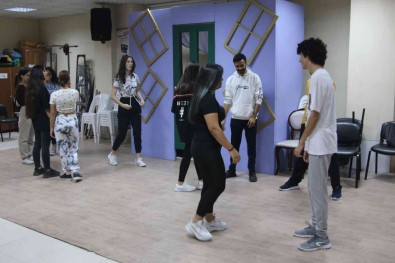 Hatay'da Gençlik Tiyatrosu 'Genç' Yeteneklerini Ariyor