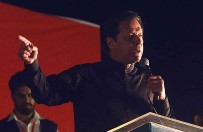 Pakistan'in Eski Basbakani Khan, Erken Seçim Için Baskente Yürüyecek
