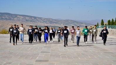 ÇAKÜ'de Dünya Yürüyüs Günü'nde Farkindalik Olusturuldu