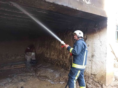 Kömürlük Yangini Evi Kullanilmaz Hale Getirdi